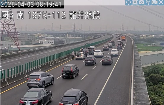 國道上午多路段壅塞 3起追撞最長回堵6公里、國5建議17時後出發